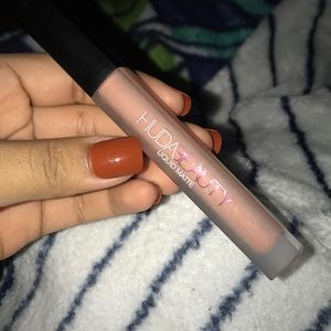 HUDA beauty liquid matte